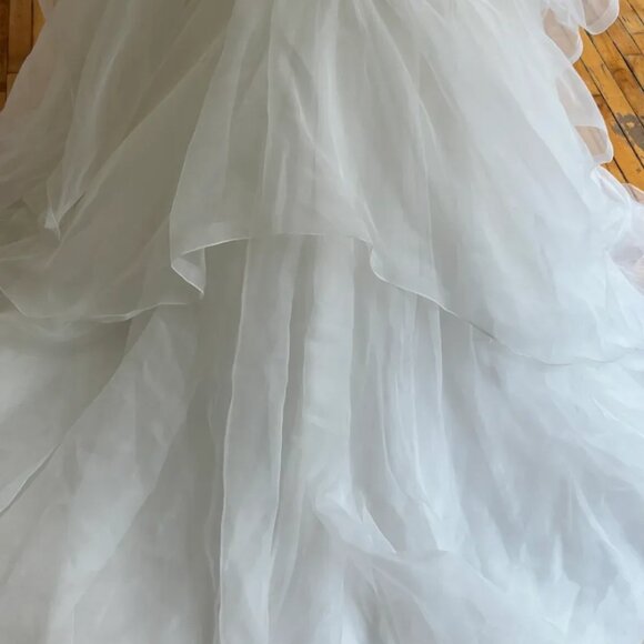 Maggie Soterro, Size 24, No Alterations - Picture 7 of 7